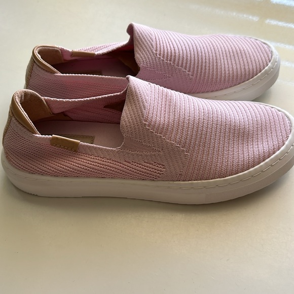 New UGG  Loafers. Pink. Size 7.5. - Picture 4 of 9
